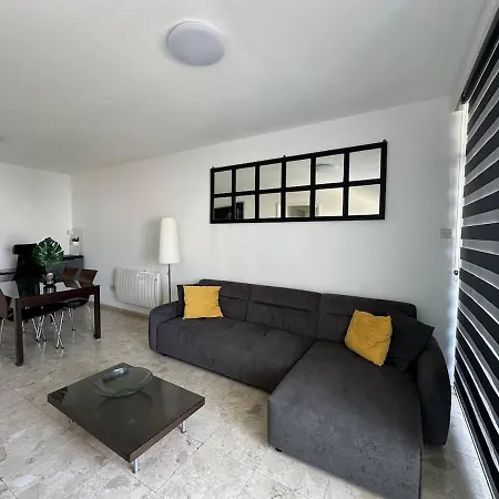 52 - Two Bedroom With Shared Pool شقة *