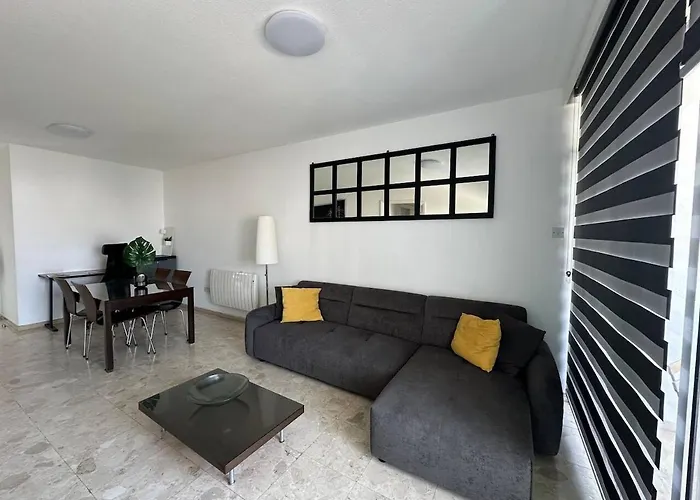 52 - Two Bedroom With Shared Pool Apartmán *