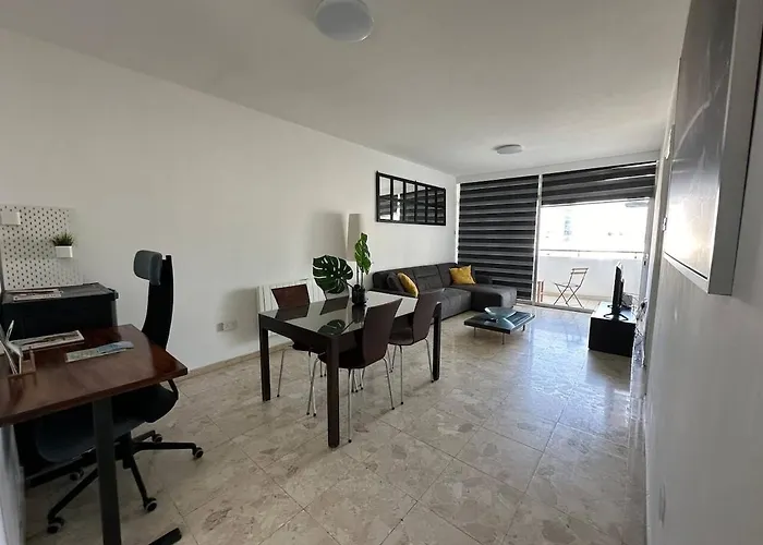 52 - Two Bedroom With Shared Pool *