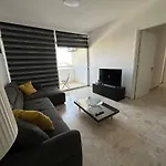 52 - Two Bedroom With Shared Pool Appartement